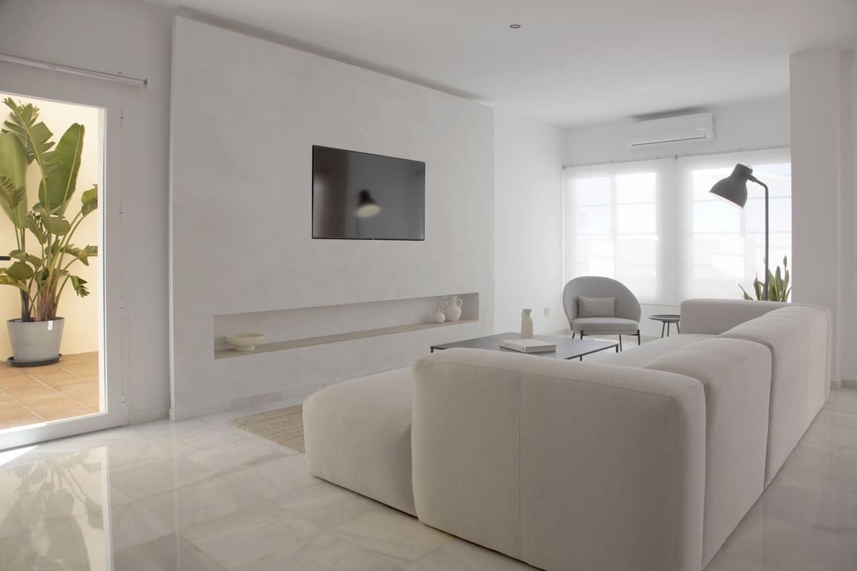 4 soveværelse Semi-Rækkehus til salg i Bel-Air med swimmingpool garage - € 720.000 (Ref: 8344492)