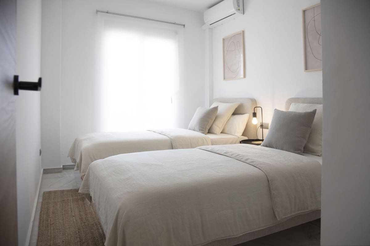 4 soveværelse Semi-Rækkehus til salg i Bel-Air med swimmingpool garage - € 720.000 (Ref: 8344492)