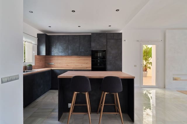 4 soverom Kjedet enebolig til salgs i Bel-Air, Estepona med svømmebasseng garasje - € 720 000 (Ref: 8344492)