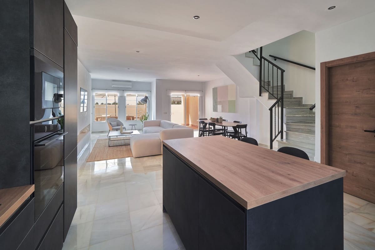 4 soveværelse Semi-Rækkehus til salg i Bel-Air med swimmingpool garage - € 720.000 (Ref: 8344492)