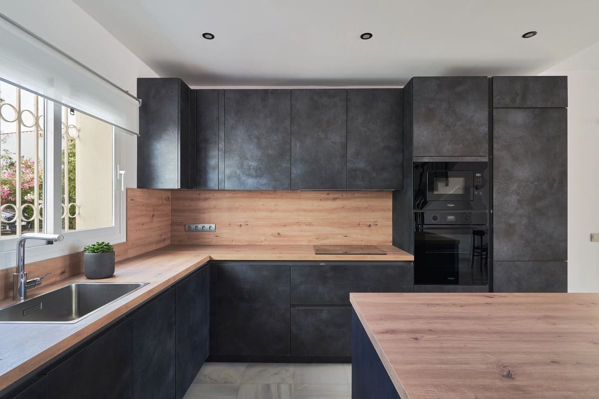 4 soveværelse Semi-Rækkehus til salg i Bel-Air med swimmingpool garage - € 720.000 (Ref: 8344492)