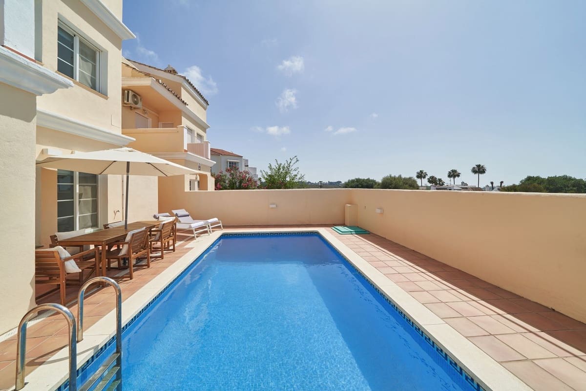 4 soveværelse Semi-Rækkehus til salg i Bel-Air med swimmingpool garage - € 720.000 (Ref: 8344492)