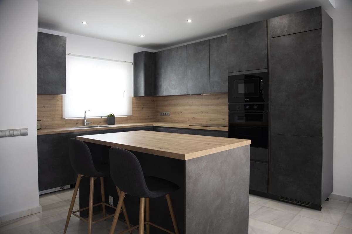 4 soveværelse Semi-Rækkehus til salg i Bel-Air med swimmingpool garage - € 720.000 (Ref: 8344492)