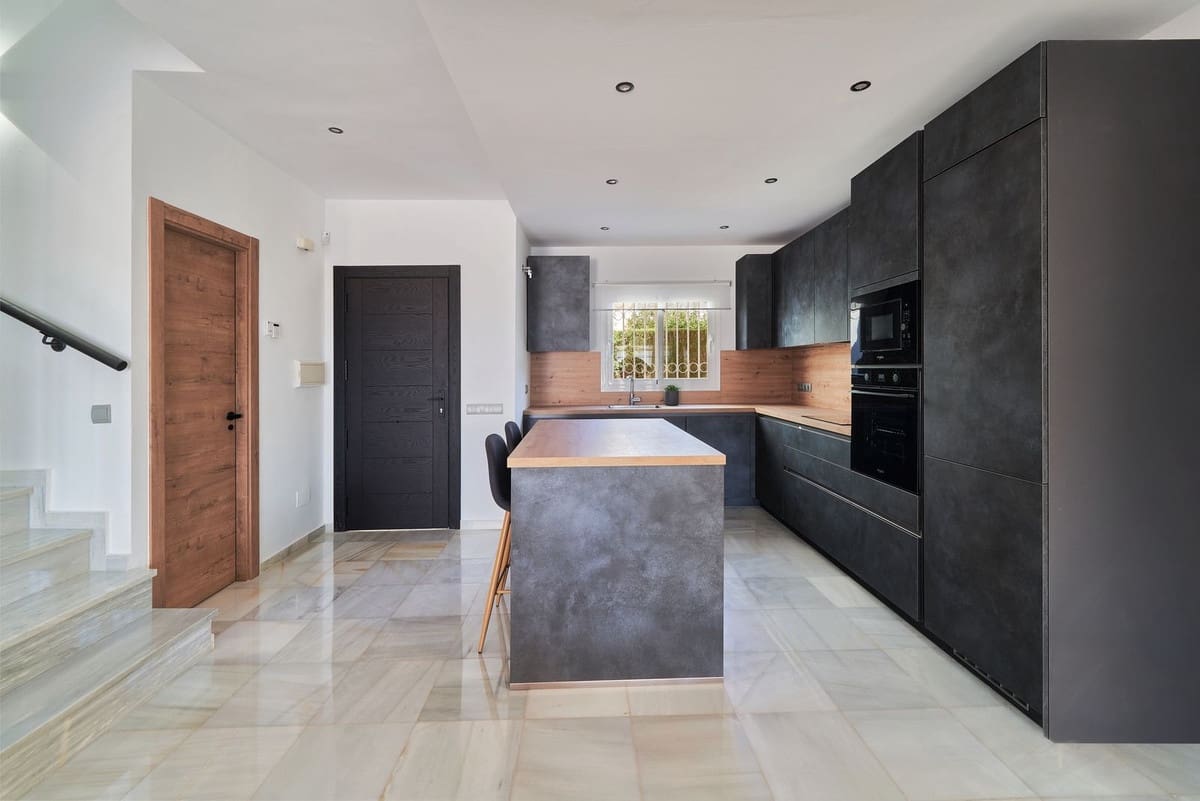 4 soveværelse Semi-Rækkehus til salg i Bel-Air med swimmingpool garage - € 720.000 (Ref: 8344492)