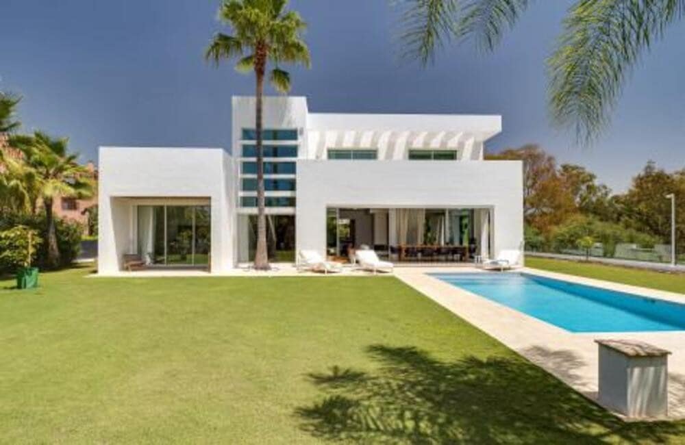 4 soveværelse Villa til salg i Guadalmina med swimmingpool garage - € 2.690.000 (Ref: 8344494)
