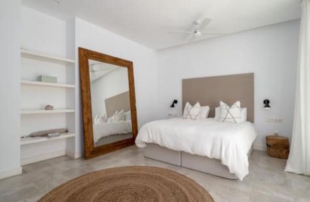 4 bedroom Villa for sale in Guadalmina Baja, Marbella with pool garage - € 2,690,000 (Ref: 8344494)