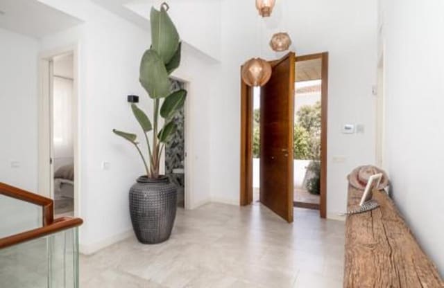 4 bedroom Villa for sale in Guadalmina Baja, Marbella with pool garage - € 2,690,000 (Ref: 8344494)