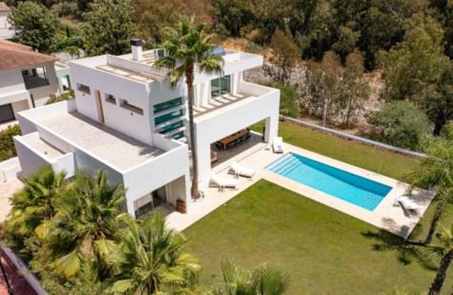 4 bedroom Villa for sale in Guadalmina Baja, Marbella with pool garage - € 2,690,000 (Ref: 8344494)