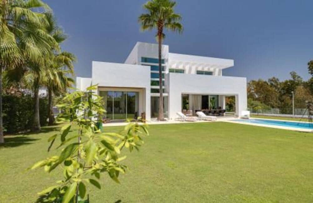 4 soveværelse Villa til salg i Guadalmina med swimmingpool garage - € 2.690.000 (Ref: 8344494)