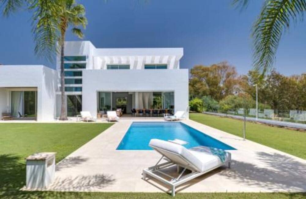 4 soveværelse Villa til salg i Guadalmina med swimmingpool garage - € 2.690.000 (Ref: 8344494)