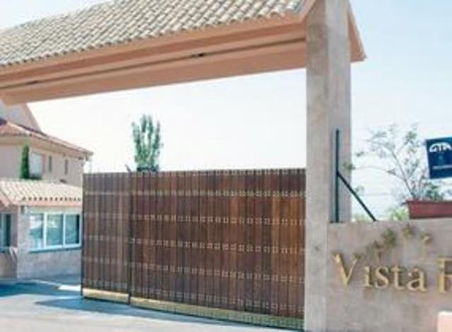 2 soverom Leilighet til leie i Los Naranjos, Marbella med svømmebasseng garasje - € 1 850 (Ref: 8347456)