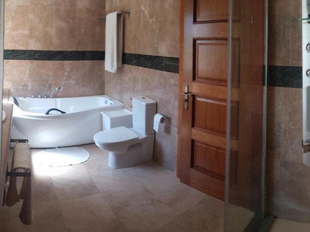 2 bedroom Apartment for rent in Marbella with pool garage - € 1,850 (Ref: 8347456)