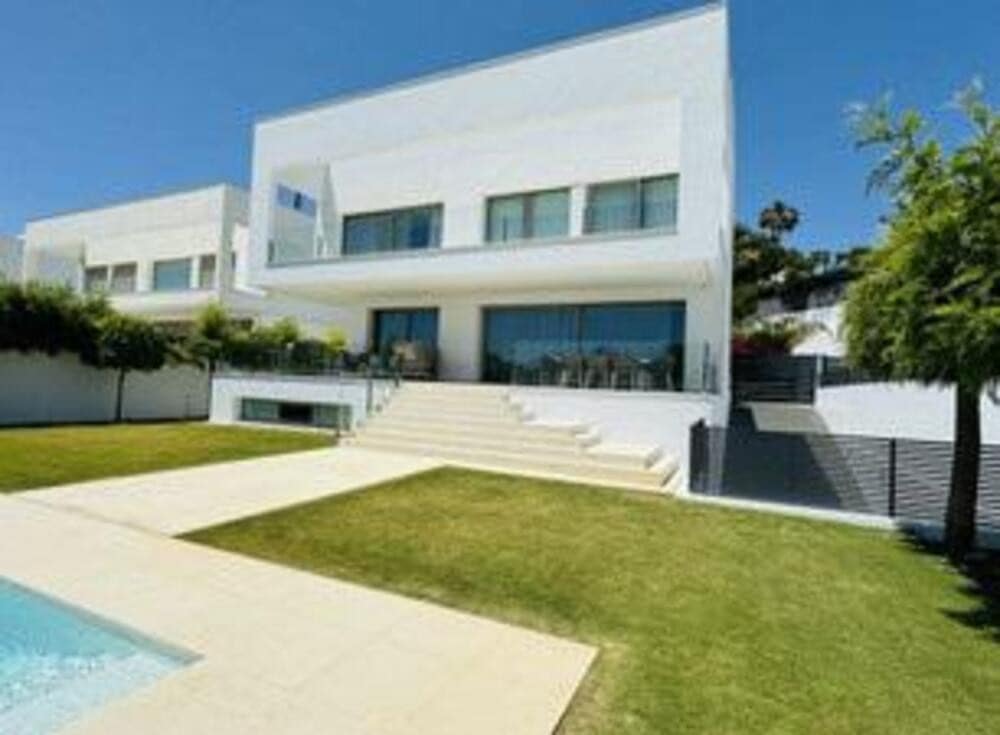 5 soveværelse Villa til salg i Guadalmina med swimmingpool garage - € 2.590.000 (Ref: 8359253)