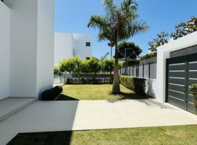 5 Zimmer Villa zu verkaufen in Guadalmina Baja, Marbella mit Pool Garage - 2.590.000 € (Ref: 8359253)