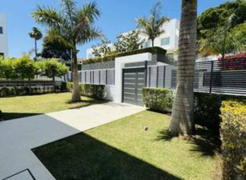 5 soveværelse Villa til salg i Guadalmina med swimmingpool garage - € 2.590.000 (Ref: 8359253)