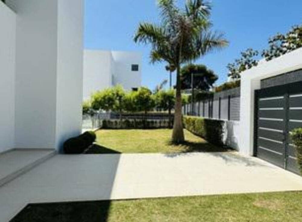 5 soveværelse Villa til leje i Guadalmina med swimmingpool garage - € 15.000 (Ref: 8359254)