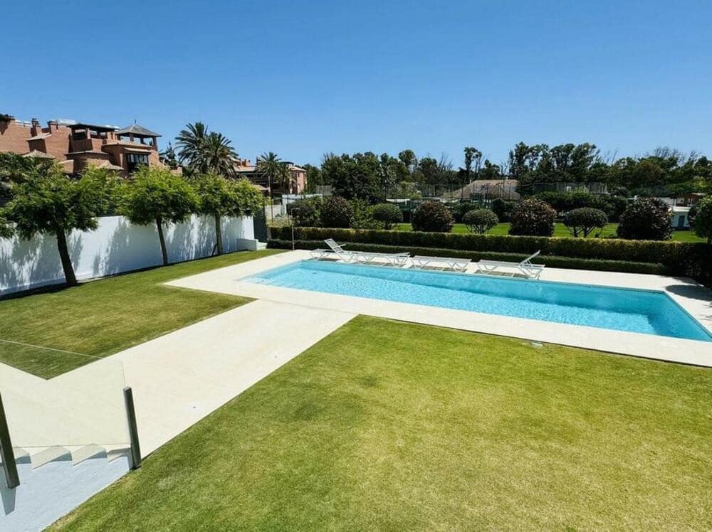 5 soveværelse Villa til leje i Guadalmina med swimmingpool garage - € 15.000 (Ref: 8359254)