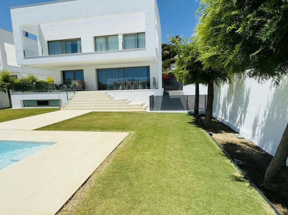 5 soveværelse Villa til leje i Guadalmina med swimmingpool garage - € 15.000 (Ref: 8359254)