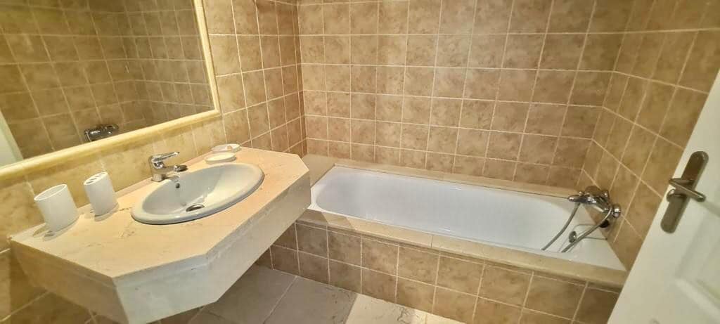 2 makuuhuone Huoneisto vuokrattavana paikassa Estepona mukana uima-altaan 
autotalli - 2 500 € (Ref: 8370552)