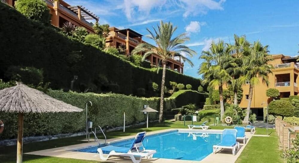 2 makuuhuone Huoneisto vuokrattavana paikassa Estepona mukana uima-altaan 
autotalli - 2 500 € (Ref: 8370552)