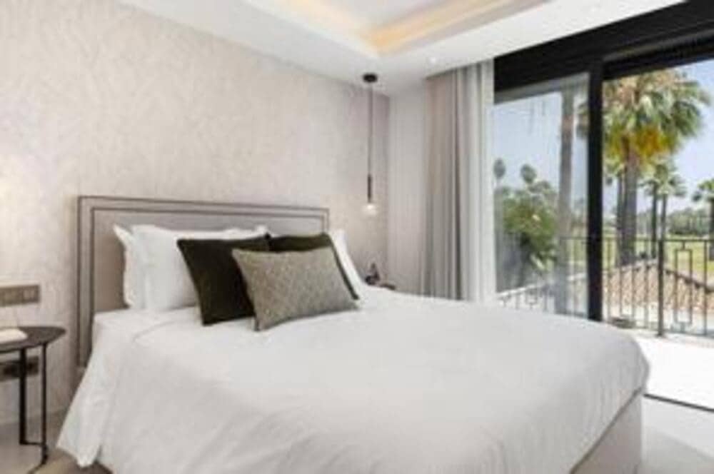 5 quarto Moradia para venda em Nueva Andalucia com piscina garagem - 3 495 000 € (Ref: 8376696)