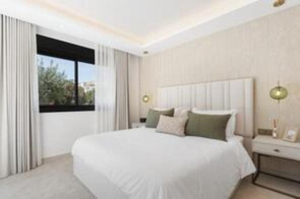 5 chambre Villa/Maison à vendre à Nueva Andalucia avec piscine garage - 3 495 000 € (Ref: 8376696)