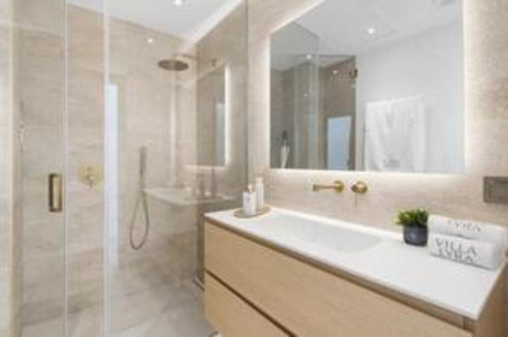 5 chambre Villa/Maison à vendre à Nueva Andalucia avec piscine garage - 3 495 000 € (Ref: 8376696)