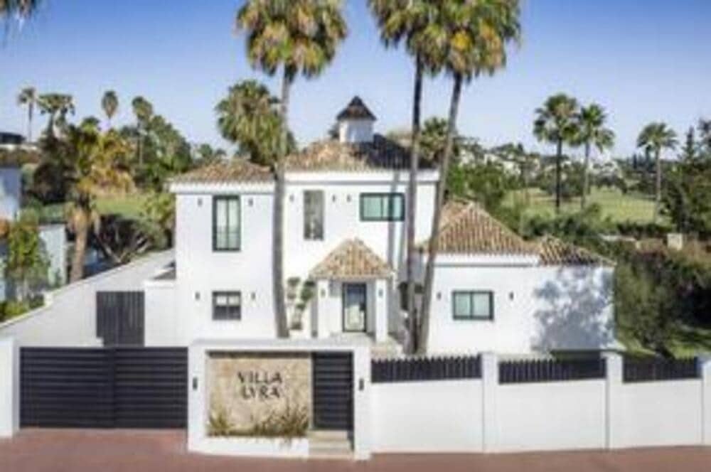 5 chambre Villa/Maison à vendre à Nueva Andalucia avec piscine garage - 3 495 000 € (Ref: 8376696)