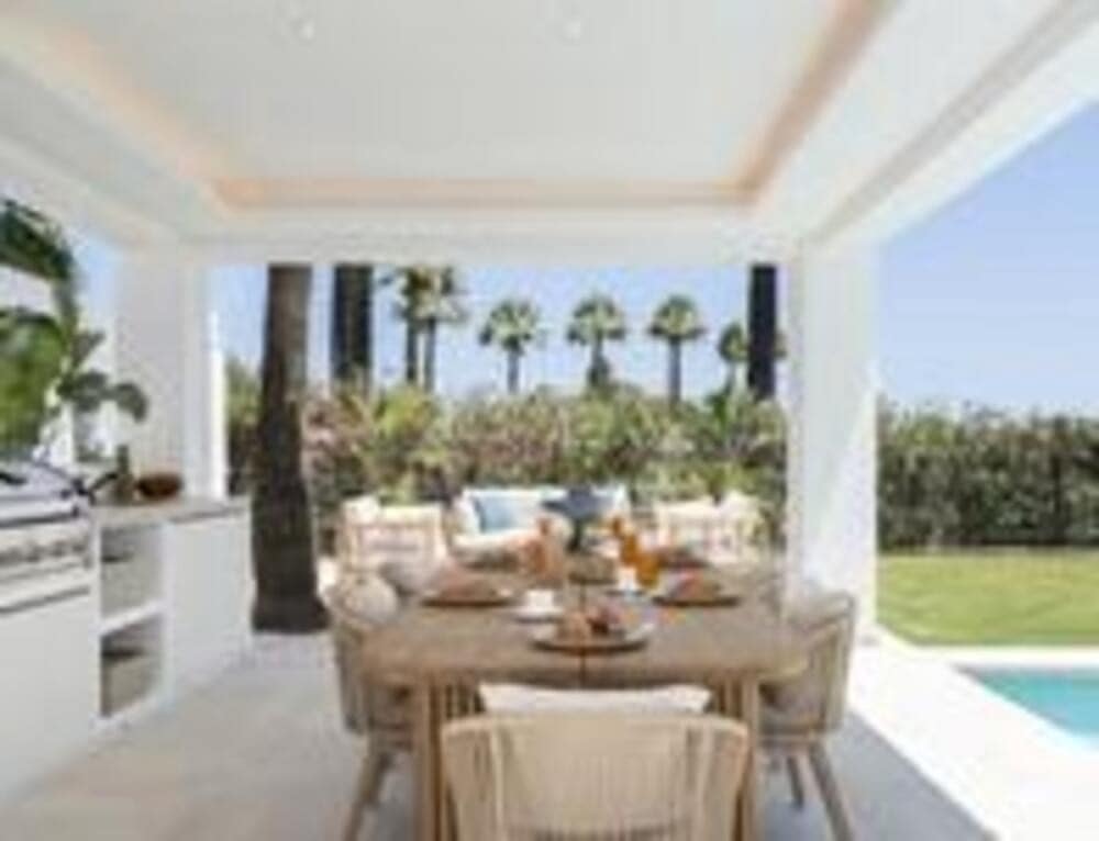 5 chambre Villa/Maison à vendre à Nueva Andalucia avec piscine garage - 3 495 000 € (Ref: 8376696)