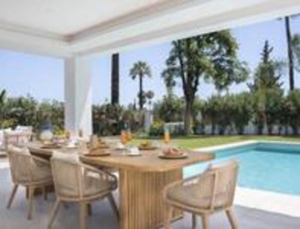 5 chambre Villa/Maison à vendre à Nueva Andalucia avec piscine garage - 3 495 000 € (Ref: 8376696)