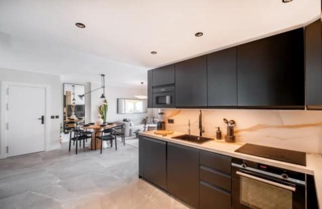 4 makuuhuone Huoneisto myytävänä paikassa Nueva Andalucía Centro, Marbella mukana uima-altaan 
autotalli - 780 000 € (Ref: 8376699)