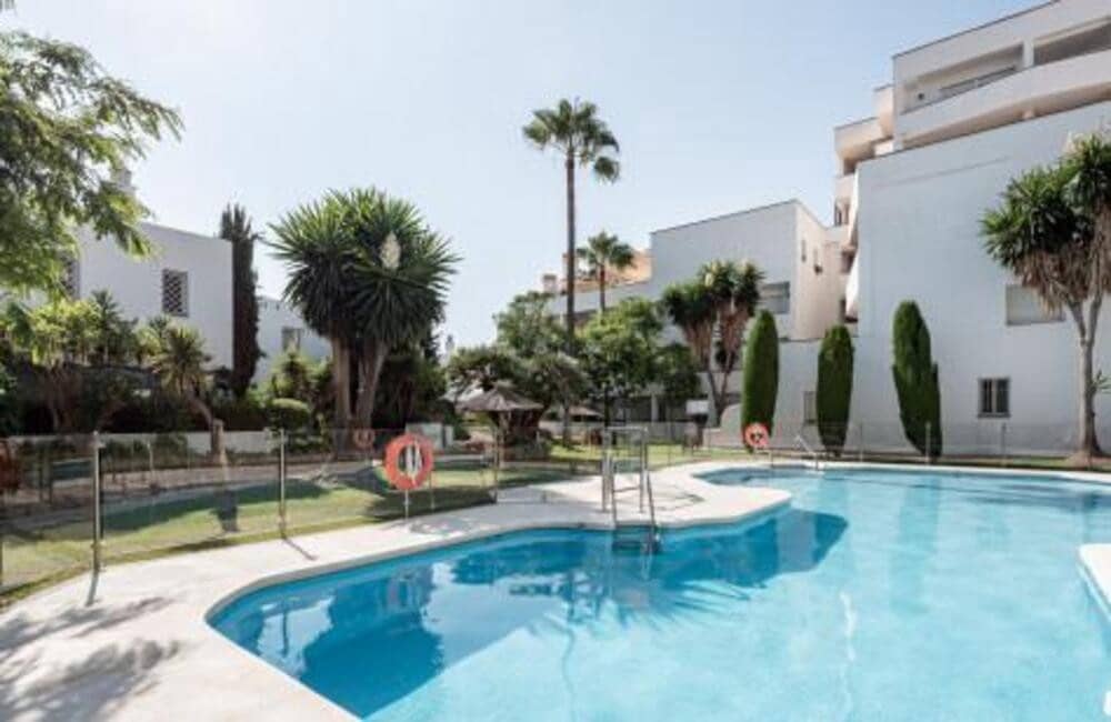 4 Zimmer Apartment zu verkaufen in Marbella mit Pool Garage - 780.000 € (Ref: 8376699)