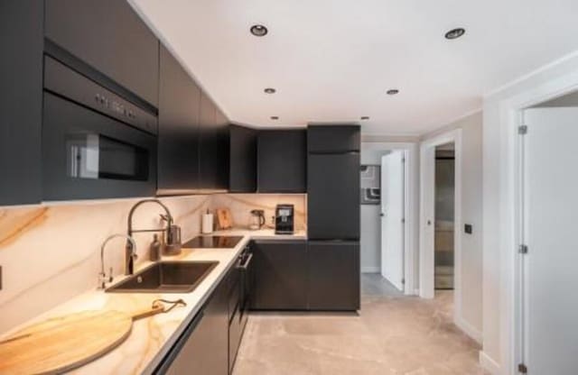 4 makuuhuone Huoneisto myytävänä paikassa Nueva Andalucía Centro, Marbella mukana uima-altaan 
autotalli - 780 000 € (Ref: 8376699)