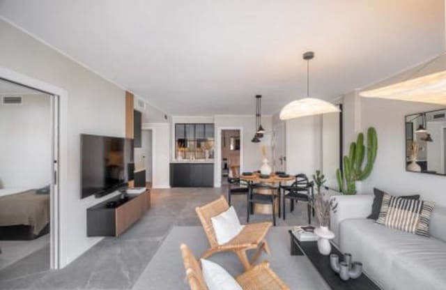 4 makuuhuone Huoneisto myytävänä paikassa Nueva Andalucía Centro, Marbella mukana uima-altaan 
autotalli - 780 000 € (Ref: 8376699)