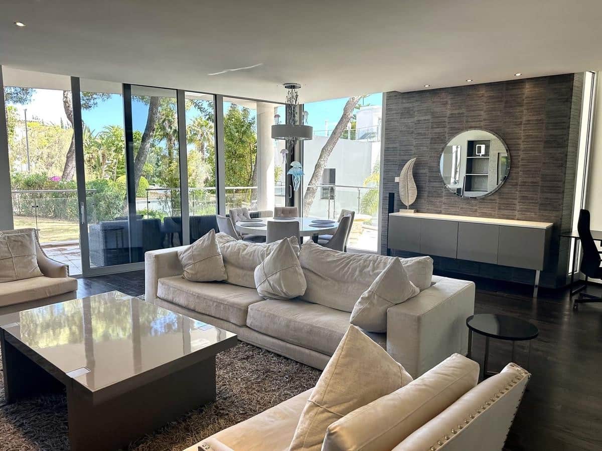 2 soveværelse Byhus til leje i Marbella med swimmingpool garage - € 6.000 (Ref: 8387898)