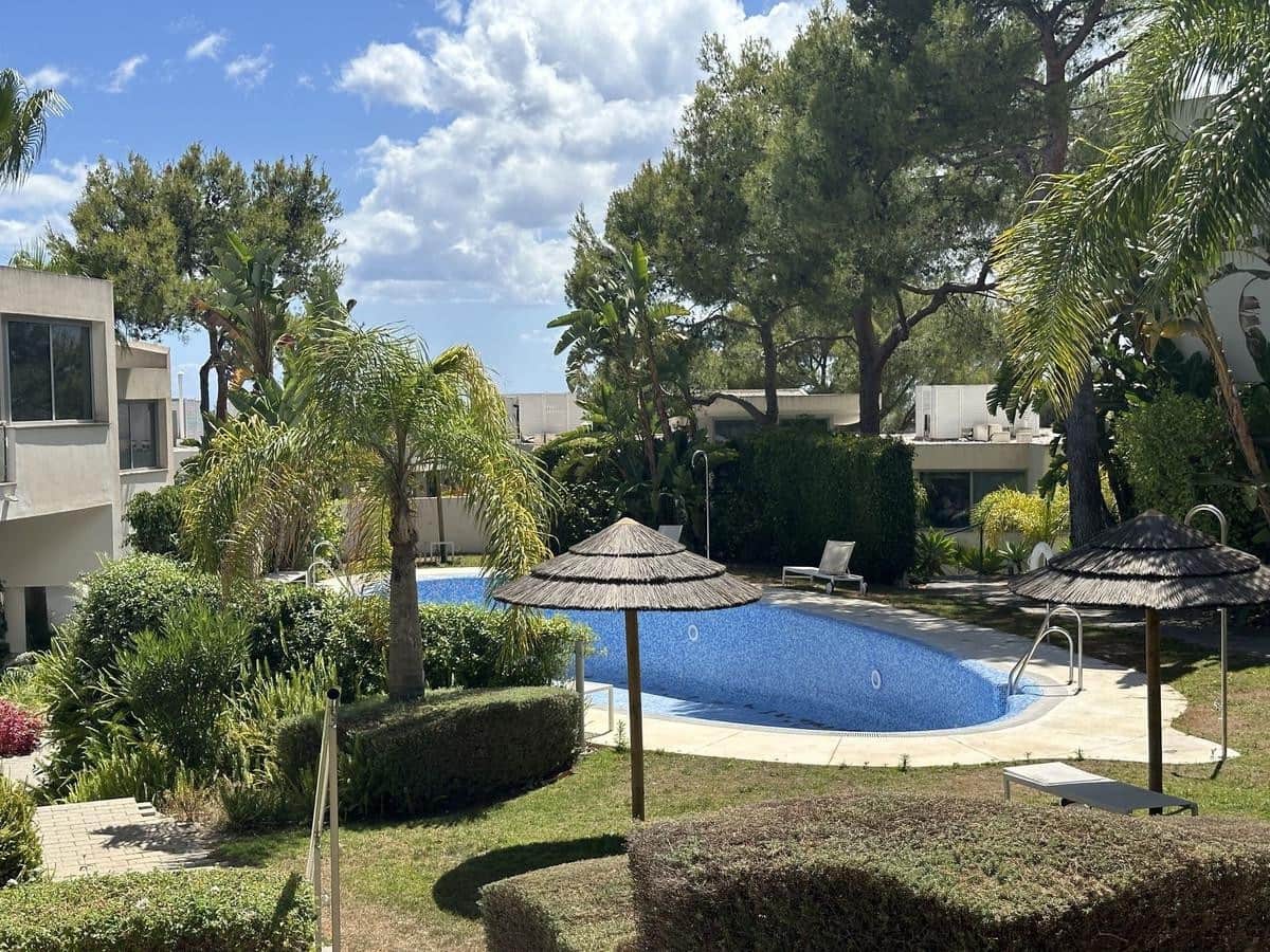 2 soveværelse Byhus til leje i Marbella med swimmingpool garage - € 6.000 (Ref: 8387898)