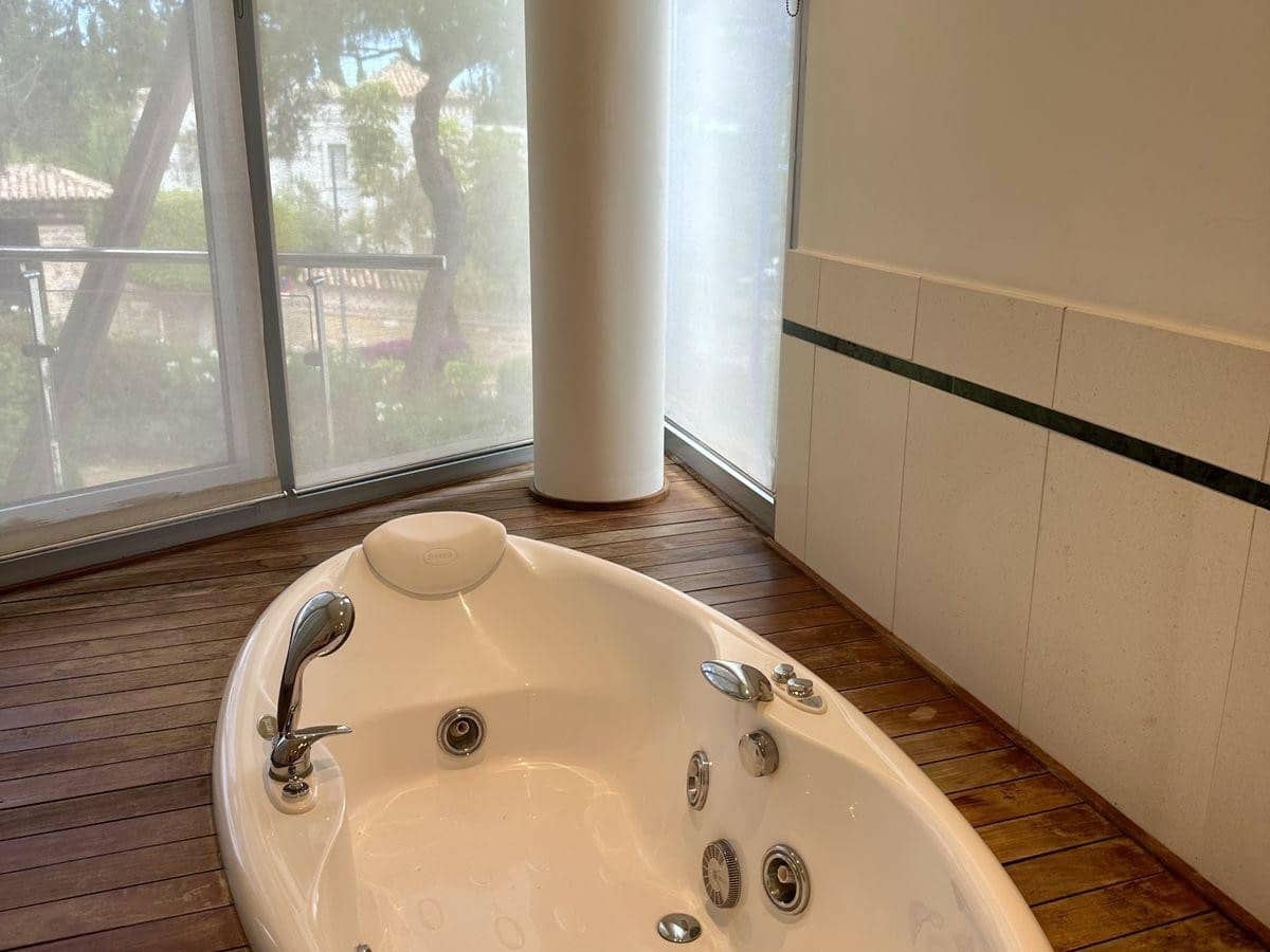 2 soveværelse Byhus til leje i Marbella med swimmingpool garage - € 6.000 (Ref: 8387898)