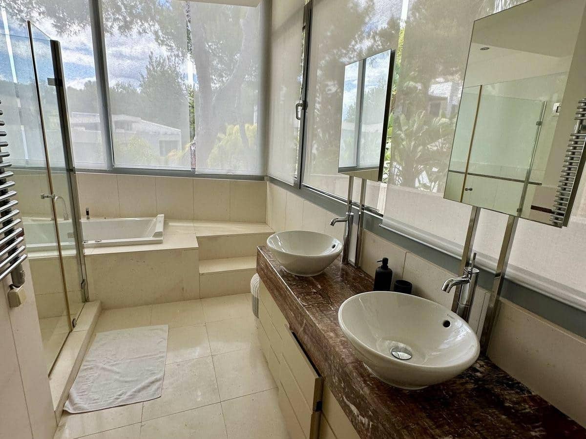 2 soveværelse Byhus til leje i Marbella med swimmingpool garage - € 6.000 (Ref: 8387898)