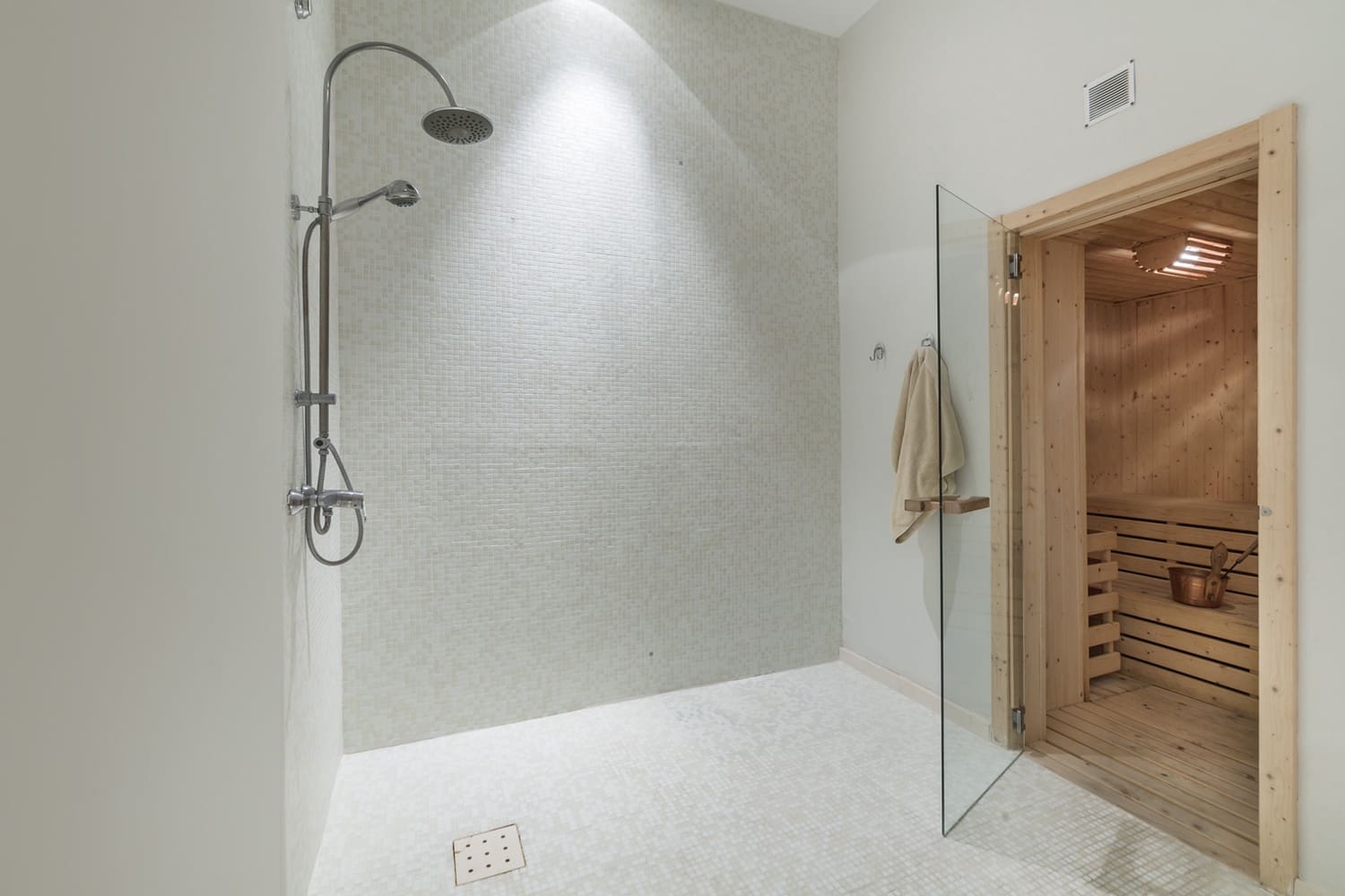 2 soveværelse Byhus til leje i Marbella med swimmingpool garage - € 6.000 (Ref: 8387898)