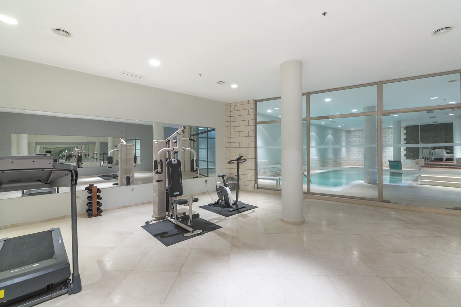 2 soveværelse Byhus til leje i Marbella med swimmingpool garage - € 6.000 (Ref: 8387898)