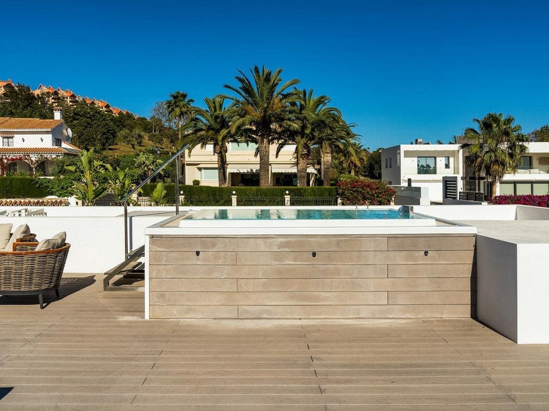 6 camera da letto Villa da affittare in Nueva Andalucia con piscina garage - 18.000 € (Rif: 8387899)