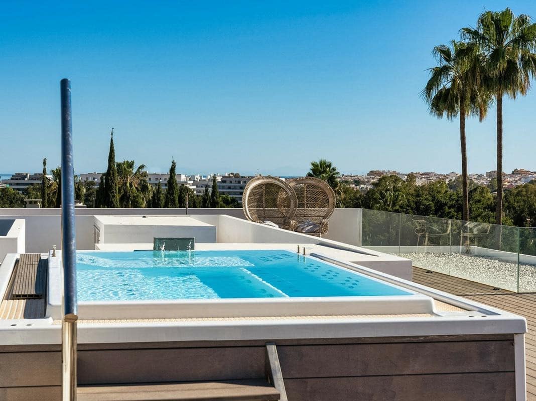 6 soveværelse Villa til leje i Nueva Andalucia med swimmingpool garage - € 18.000 (Ref: 8387899)