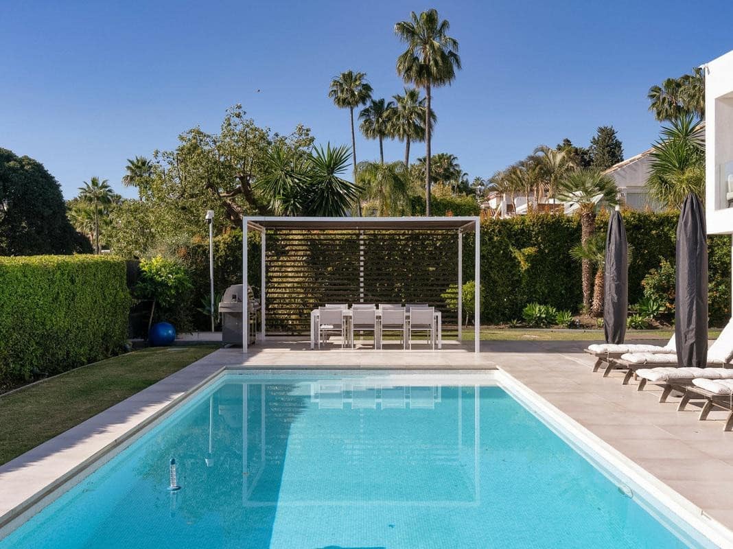 6 soveværelse Villa til leje i Nueva Andalucia med swimmingpool garage - € 18.000 (Ref: 8387899)