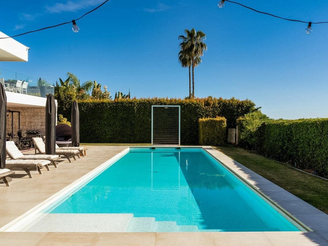 6 sovrum Villa för semesterbostäder i Nueva Andalucia med pool garage - 20 000 € (Ref: 8387900)