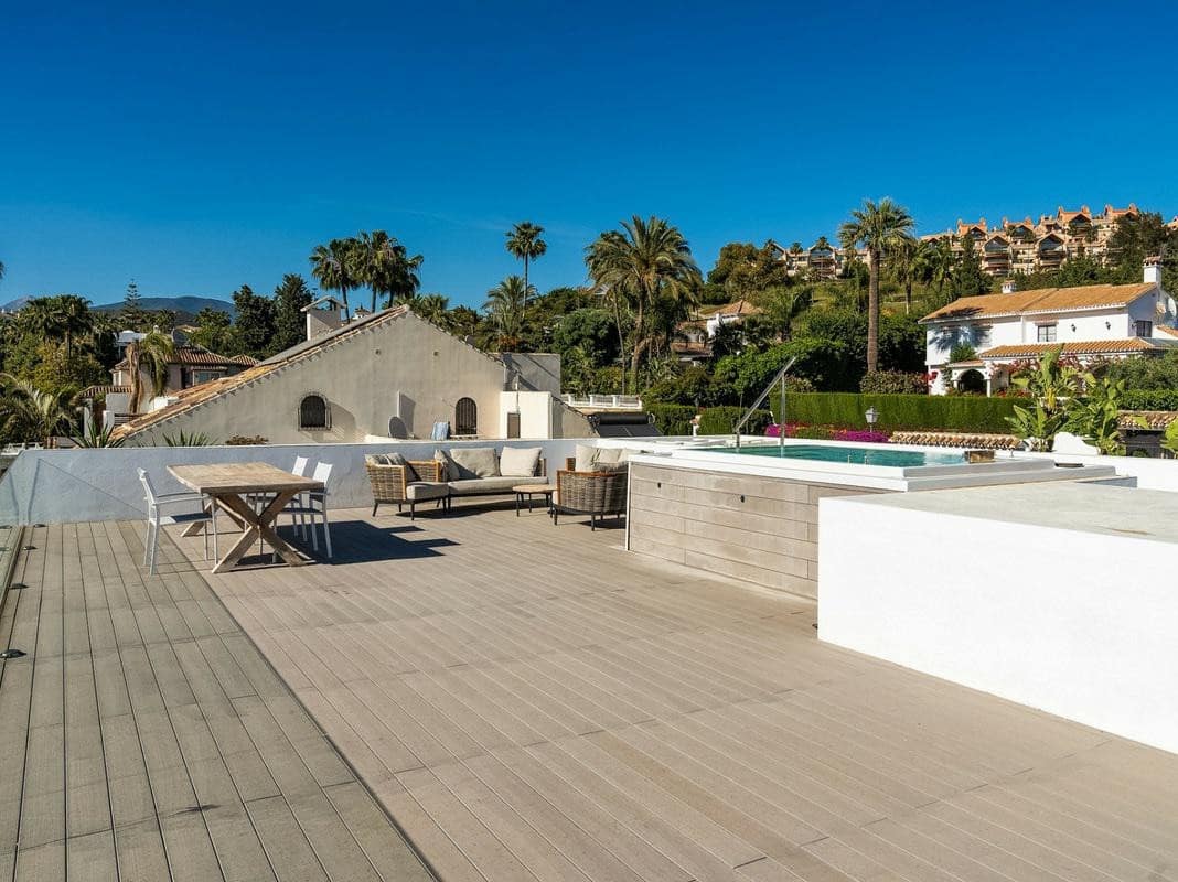 Villa/Maison de 6 chambres de location de vacances à Nueva Andalucia avec piscine garage - 20 000 € (Ref: 8387900)