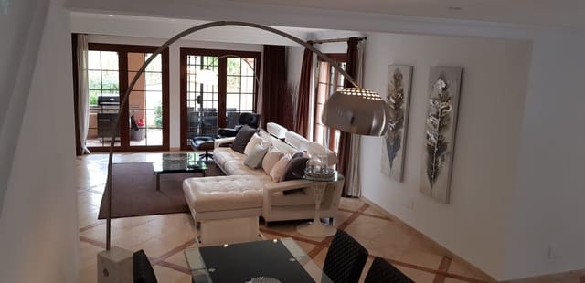 Chalet de 3 habitaciones en Costalita, Estepona en alquiler con piscina garaje - 6.000 € (Ref: 8387904)