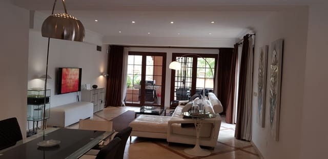 Chalet de 3 habitaciones en Costalita, Estepona en alquiler con piscina garaje - 6.000 € (Ref: 8387904)