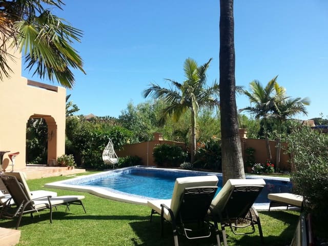 Chalet de 3 habitaciones en Costalita, Estepona en alquiler con piscina garaje - 6.000 € (Ref: 8387904)