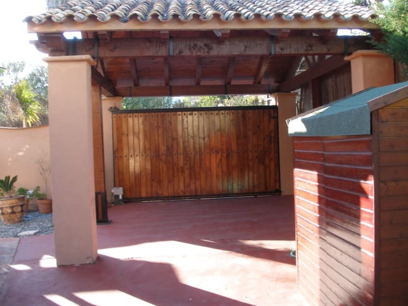 3 bedroom Villa for rent in Costalita with pool garage - € 6,500 (Ref: 8387904)