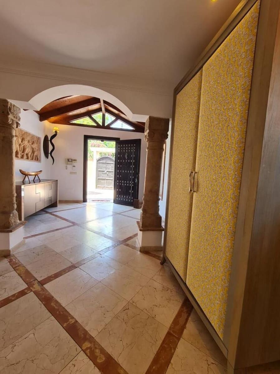 3 bedroom Villa for rent in Costalita with pool garage - € 6,500 (Ref: 8387904)